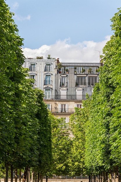Piękne paryskie ulice z widokiem na Paryż Europe