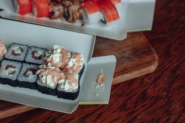 Piękne Pyszne Sushi Dostawa Sushi Reklamowe Rolki Sushi Z Ryb I Sera