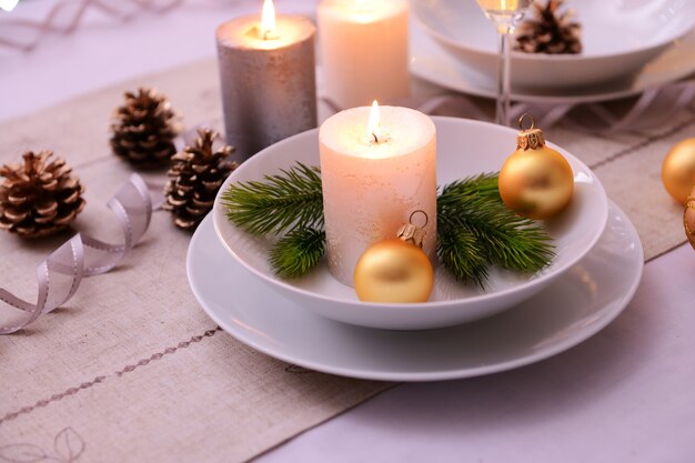 Piękne świąteczne nakrycie stołu