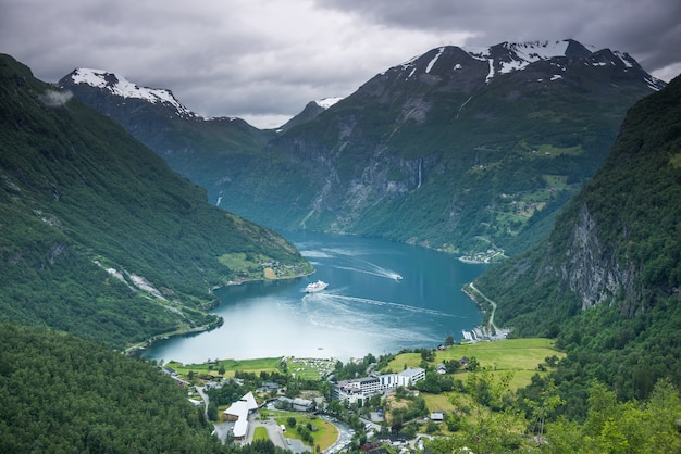 Piękne widoki w Geiranger, Geirangerfjord, Norwegia