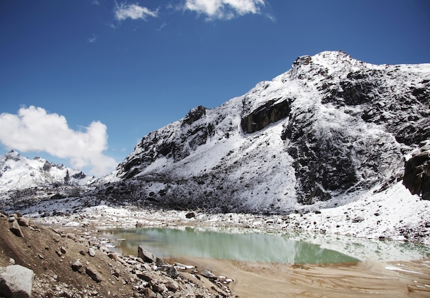 Piękne Zielone Jezioro W Górach Cordilleras