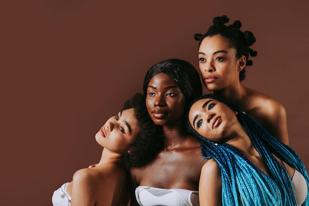 Piękno portret pięknych czarnych kobiet noszących bieliznę bieliznę Ładne afrykańskie młode kobiety pozują w studio pojęć o kosmetyce piękna i różnorodności
