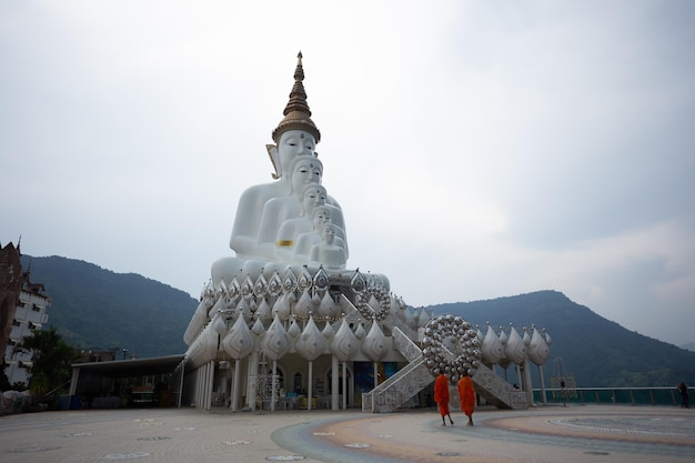 Piękno wizerunków Buddy Wat Phrathat Pha Sorn Kaew Phetchabun Tajlandia