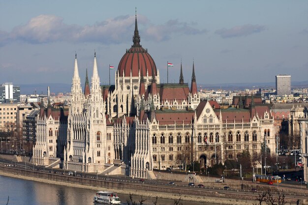 Piękny Budynek Węgierskiego Parlamentu W Budapeszcie