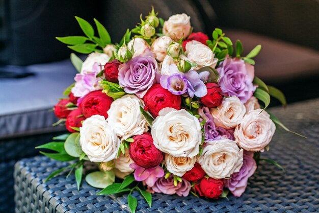 Zdjęcie piękny bukiet kwiatów romantyczne spotkanie koncepcja małżeństwa i