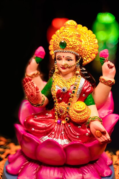 Piękny Clay Idol Hinduskiej Bogini Lakszmi Na Festiwal Diwali.