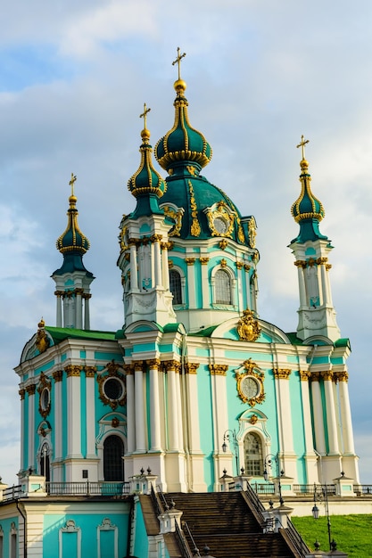 Piękny kościół św Andrzeja w Kijowie na Ukrainie
