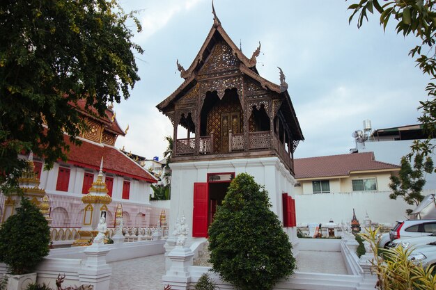 Piękny krajobraz antyczna świątynia w wata saen fang świątyni, Chiang mai, Tajlandia