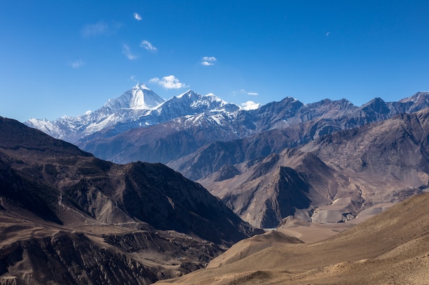 Piękny krajobraz gór Himalajów