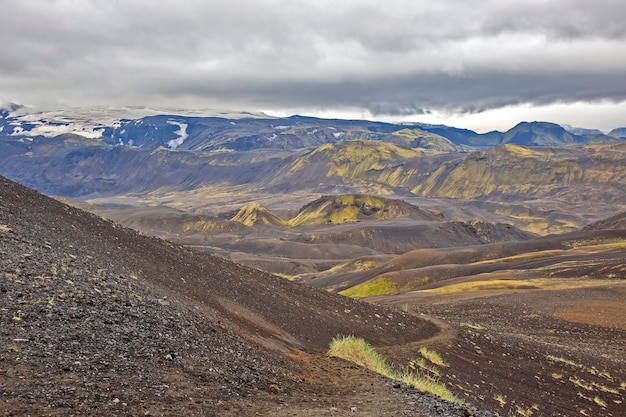 Piękny Krajobraz Górski Na Islandii. Przyroda I Miejsca Na Wspaniałe Podróże