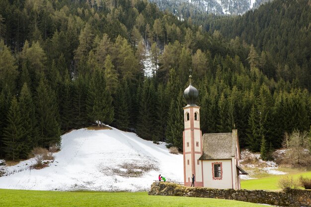 Piękny krajobraz górski we włoskich Alpach.