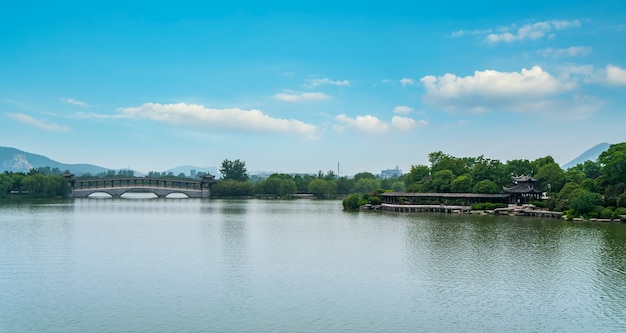 Piękny krajobraz jeziora Yulong w Xuzhou