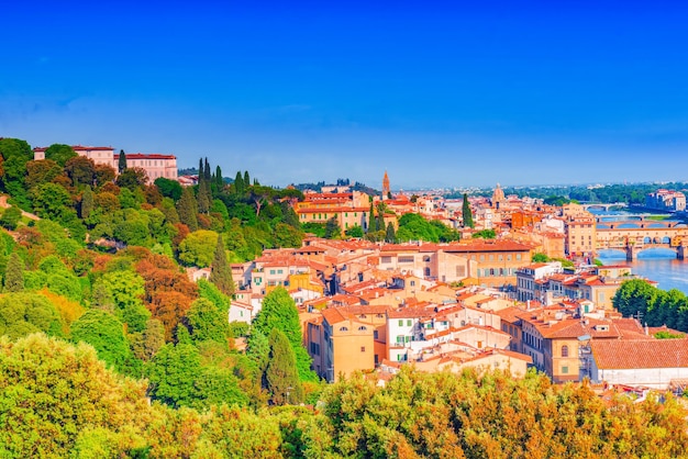 Piękny krajobraz nad panoramą na historyczny widok Florencji z punktu Piazzale Michelangelo Poranny czas