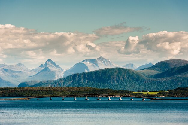 Zdjęcie piękny krajobraz norwegii latem 2014