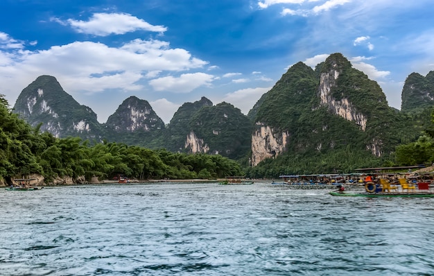 Zdjęcie piękny krajobraz rzeki lijiang w guilin