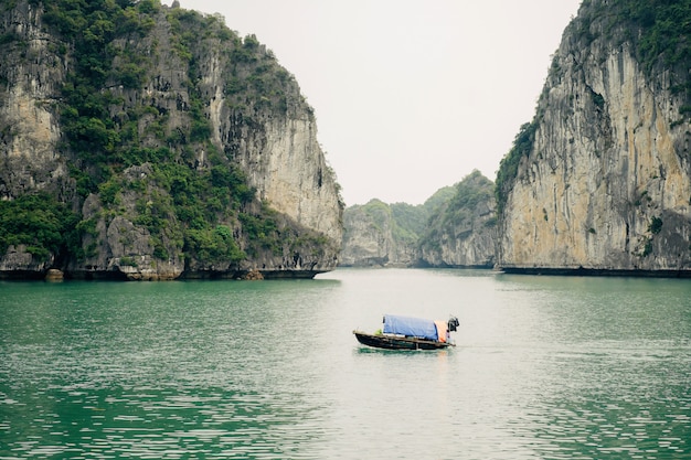 Piękny Krajobraz W Ha Long Bay