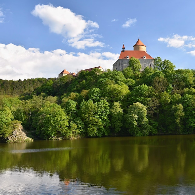 Piękny Krajobraz Z Zamkiem Veveri Naturalny Kolorowy Krajobraz Z Zachodem Słońca Zapora Brno Czeski