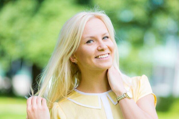 Piękny młoda kobieta portret