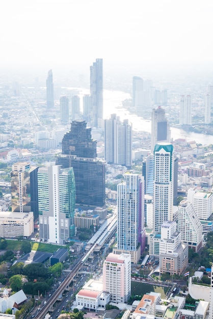 Piękny panoramę miasta z architekturą i budynkiem w Bangkoku w Tajlandii