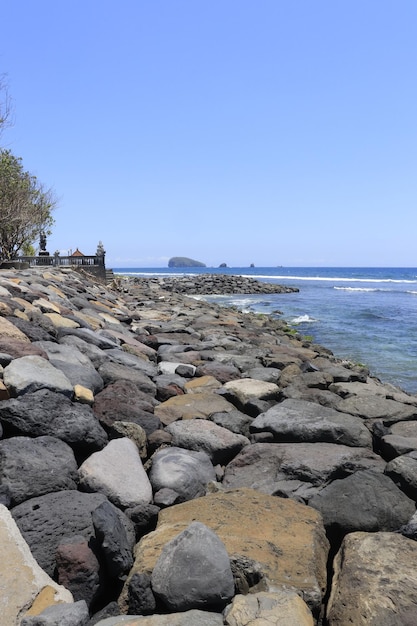 Piękny panoramiczny widok na plażę na Bali w Indonezji