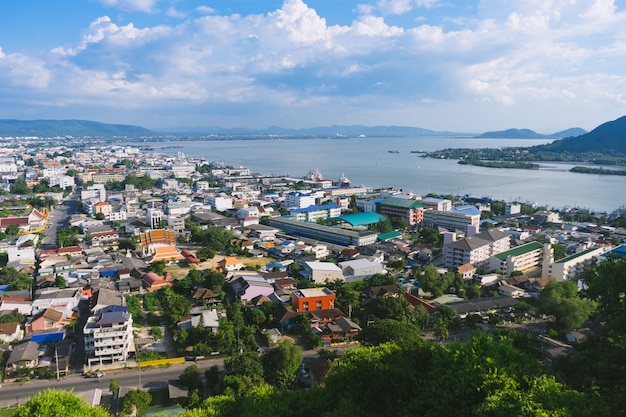 Piękny Pejzaż Miasta Songkhla I Jezioro Songkhla Z Wyspami Z Punktu Widzenia.