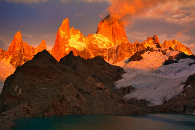 Zdjęcie piękny poranek na górze fitz roy