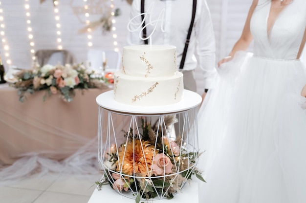 Zdjęcie piękny tort weselny dla nowożeńców