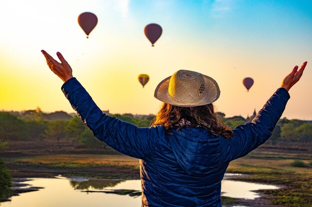 Piękny widok balonów w mieście Bagan Myanmar