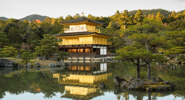 Piękny Widok Kinkakuji świątynia W Kyoto, Japonia