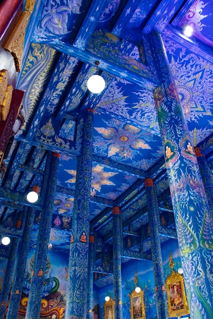 Piękny widok na Błękitną Świątynię znajdującą się w Chiang Rai Thialand