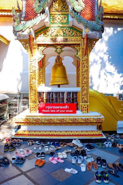 Piękny widok na buddyjską świątynię Wat Doi Suthep znajdującą się w Chiang Mai Tajlandia