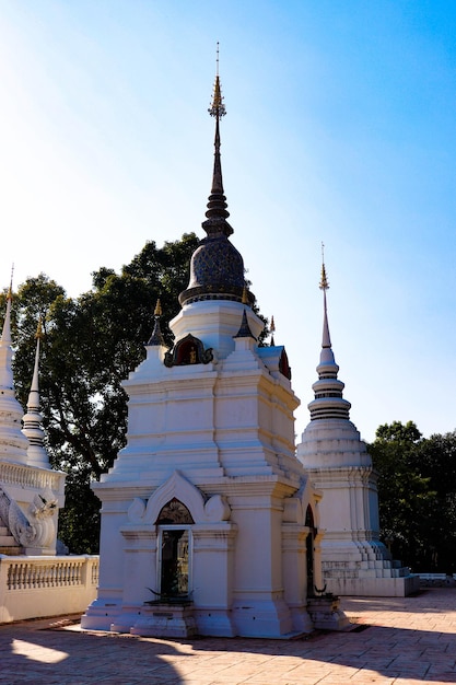 Piękny widok na buddyjską świątynię znajdującą się w Chiang Mai Tajlandia