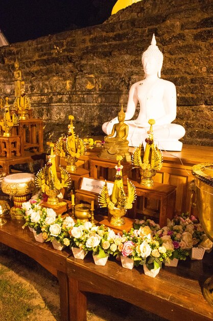 Piękny widok na buddyjską świątynię znajdującą się w Sukhothai Tajlandia