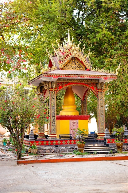 Piękny widok na buddyjską świątynię znajdującą się w Vientiane Laos