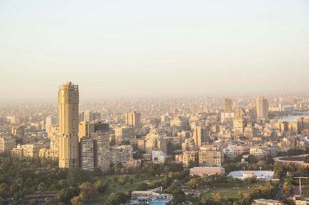 Piękny widok na centrum Kairu i wyspę Zamalek z Wieży Kairskiej w Kairze, Egipt