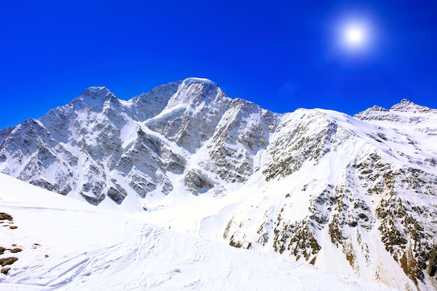 Piękny widok na góry w okolicy Elbrusu. Panorama