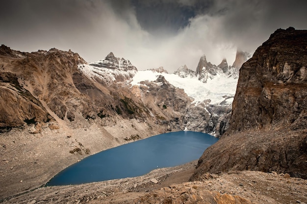 Piękny widok na Laguna De Los Tres, Monte Fitz Roy, Torre y Poincenot, El Chalten, Patagonia, Arge