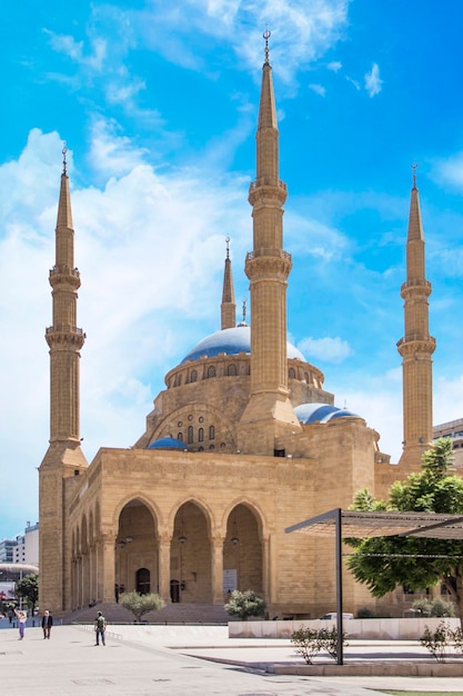 Piękny widok na meczet Mohammada Al-Amina i centrum Bejrutu, Liban