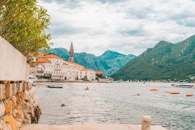Piękny widok na miasto Perast w Czarnogórze?