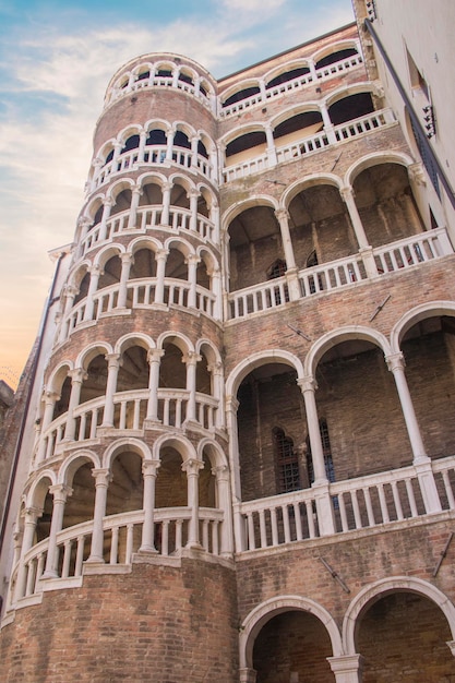 Piękny widok na Palazzo Contarini del Bovolo