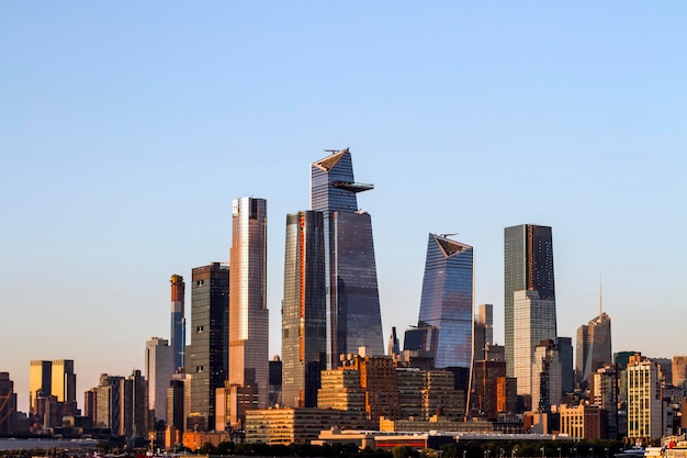 Piękny widok na panoramę Nowego Jorku o zachodzie słońca USA