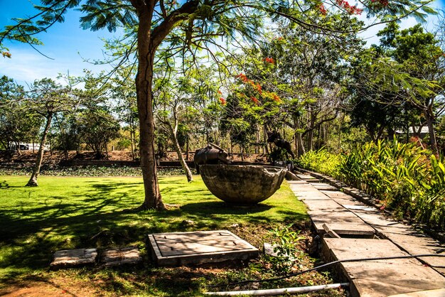 Piękny widok na park GWK Garuda Wisnu Kencana położony na Bali w Indonezji