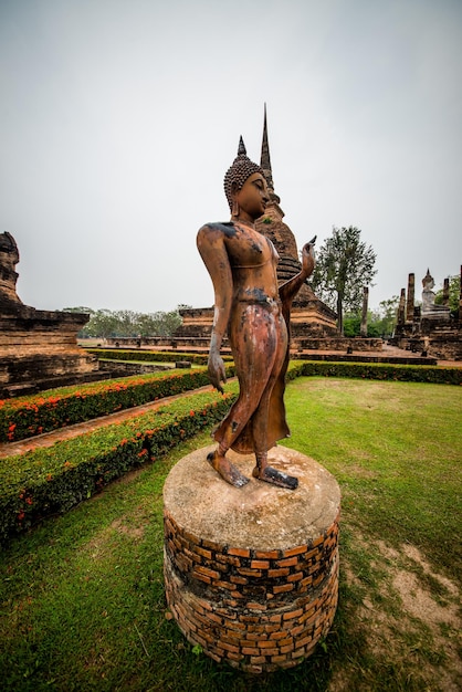 Piękny Widok Na Park Historyczny Sukhothai Znajdujący Się W Tajlandii