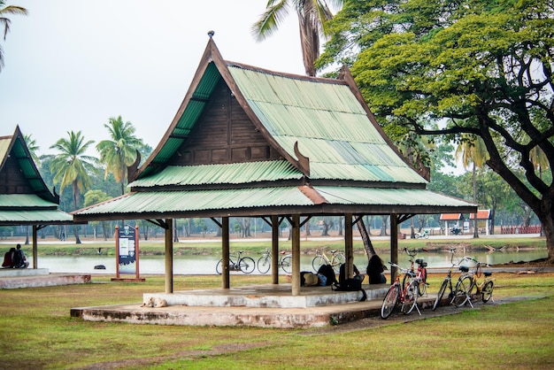 Piękny Widok Na Park Historyczny Sukhothai Znajdujący Się W Tajlandii