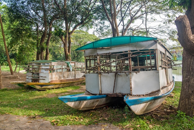 Zdjęcie piękny widok na park w yangon myanmar