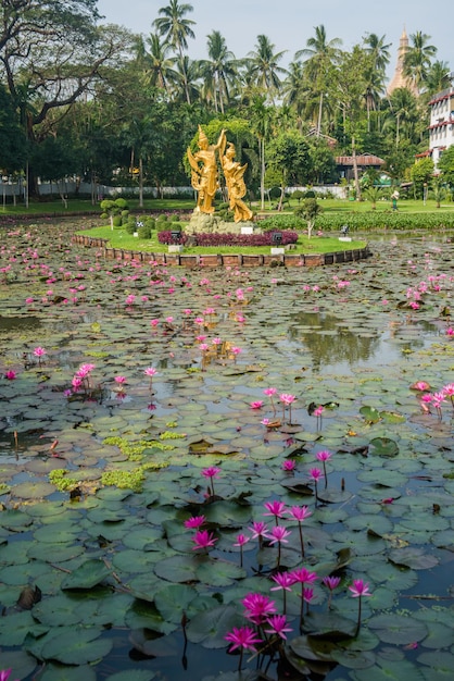 Piękny widok na park w Yangon Myanmar