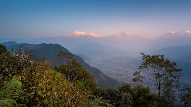 Piękny widok na pasmo górskie Annapurna Nepal