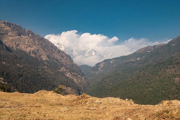 Piękny widok na pasmo górskie Annapurna Nepal