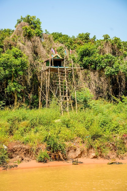 Piękny widok na pływającą wioskę położoną w Kambodży Siem Reap