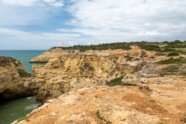 Piękny widok na portugalskie wybrzeże w regionie Algarve